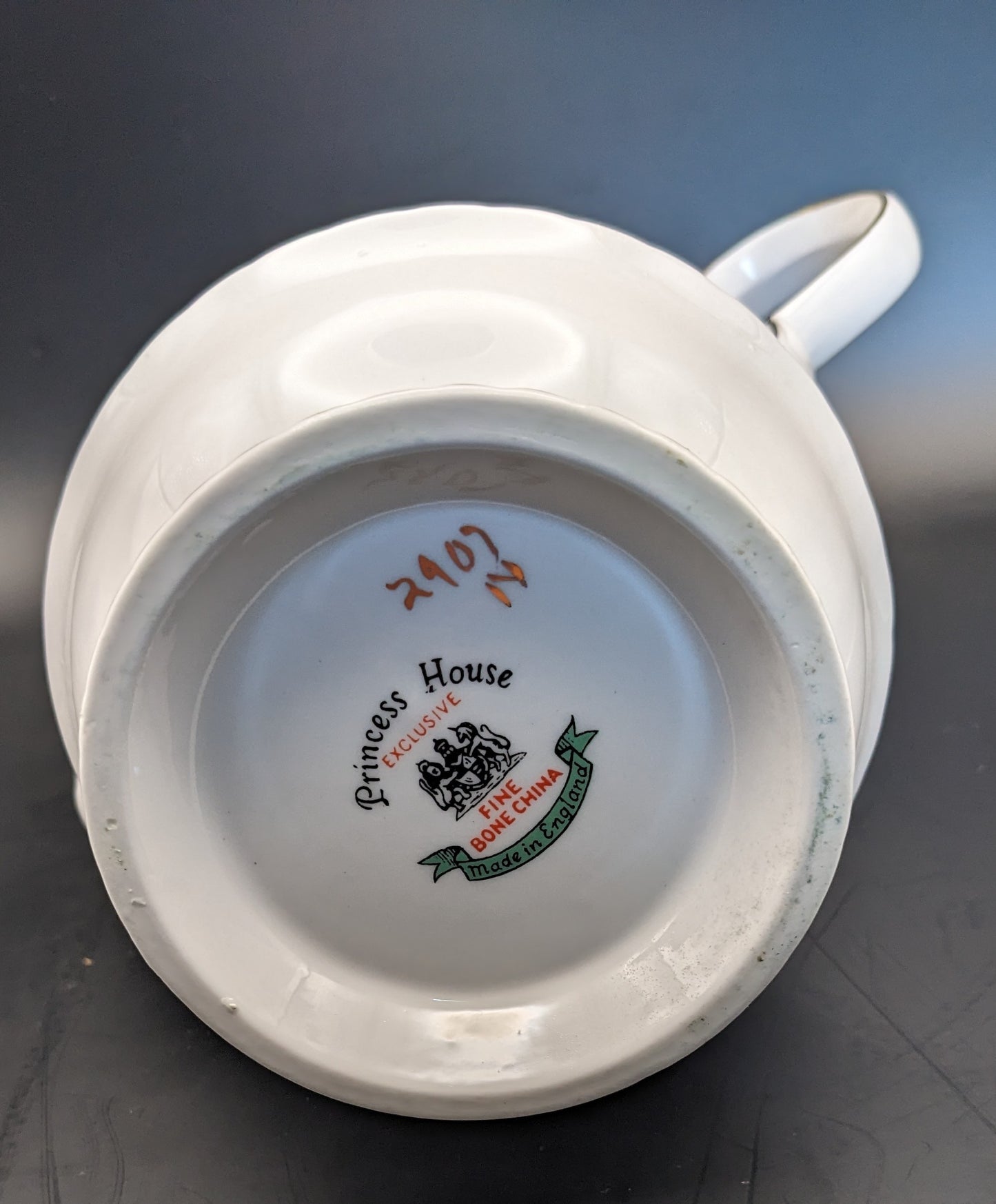 Princess House Crystal Windsor Rose Tea Pot with Lid/ Coffee Pot